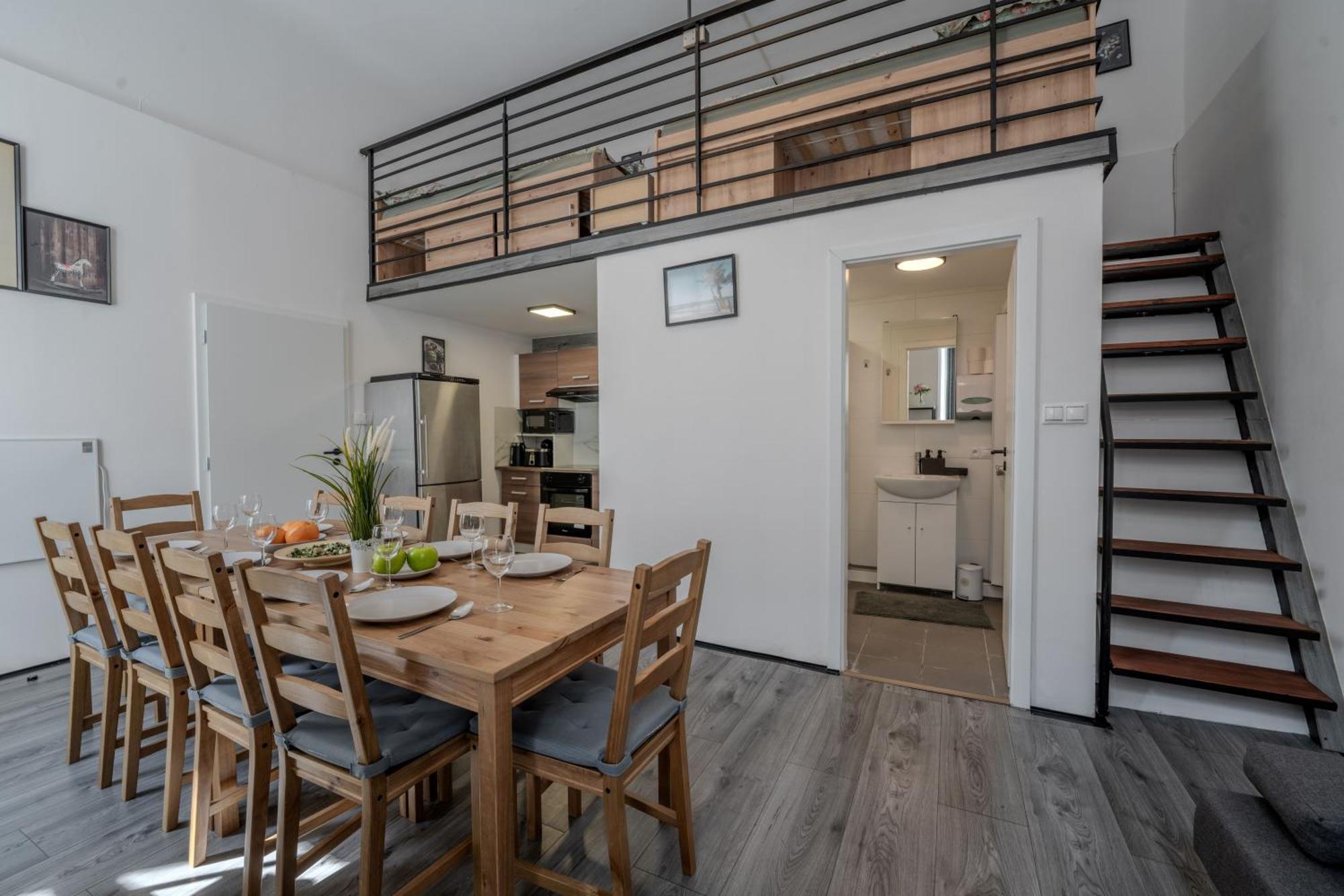 Stunning & Spacious 2bdr Apt In Center Apartment